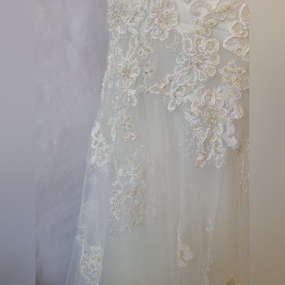 Casablanca Bridal Wedding Dress - Picture 2 of 10